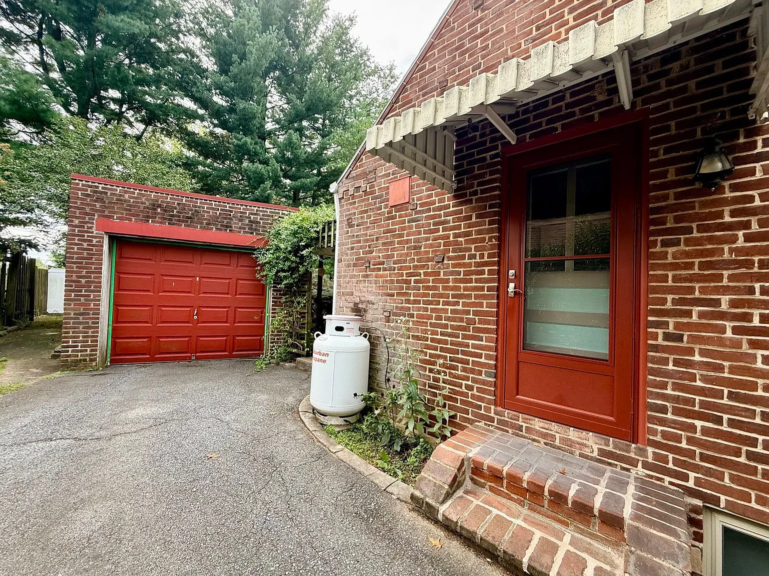 3 bed, 1.5 bath, 1442 sqft, $2,600 — Photo 3