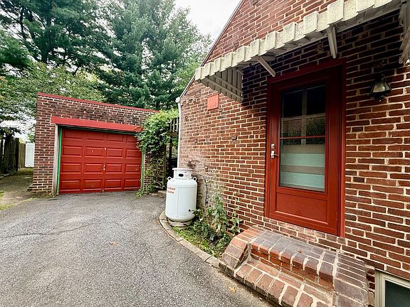 3rd image of 1612 Ridgeview Ave