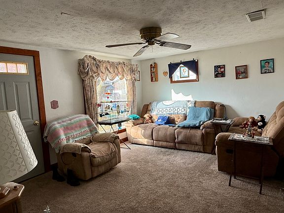 4th image of 612 S Church St