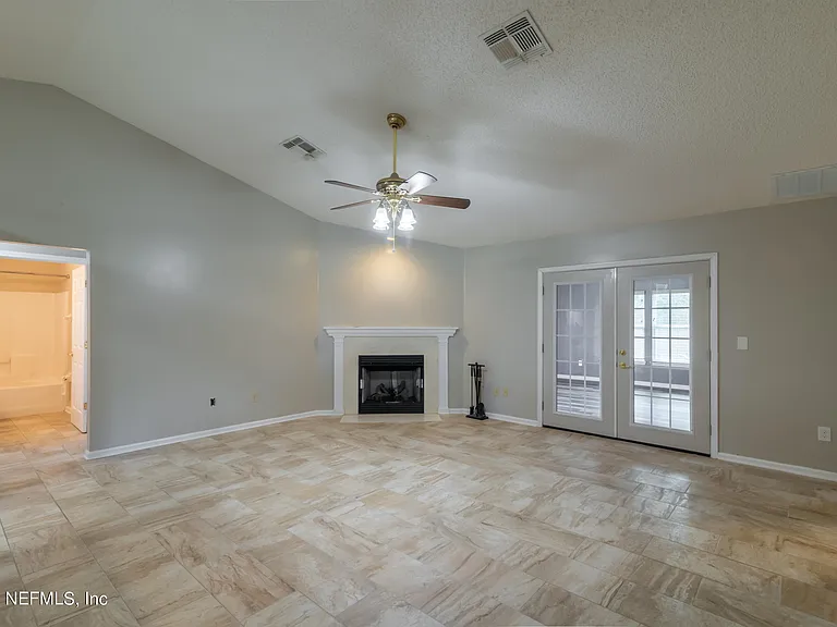 1736 Daytona Ln — Photo 4