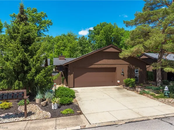 18266 Glencreek Ln, Strongsville, OH 44136