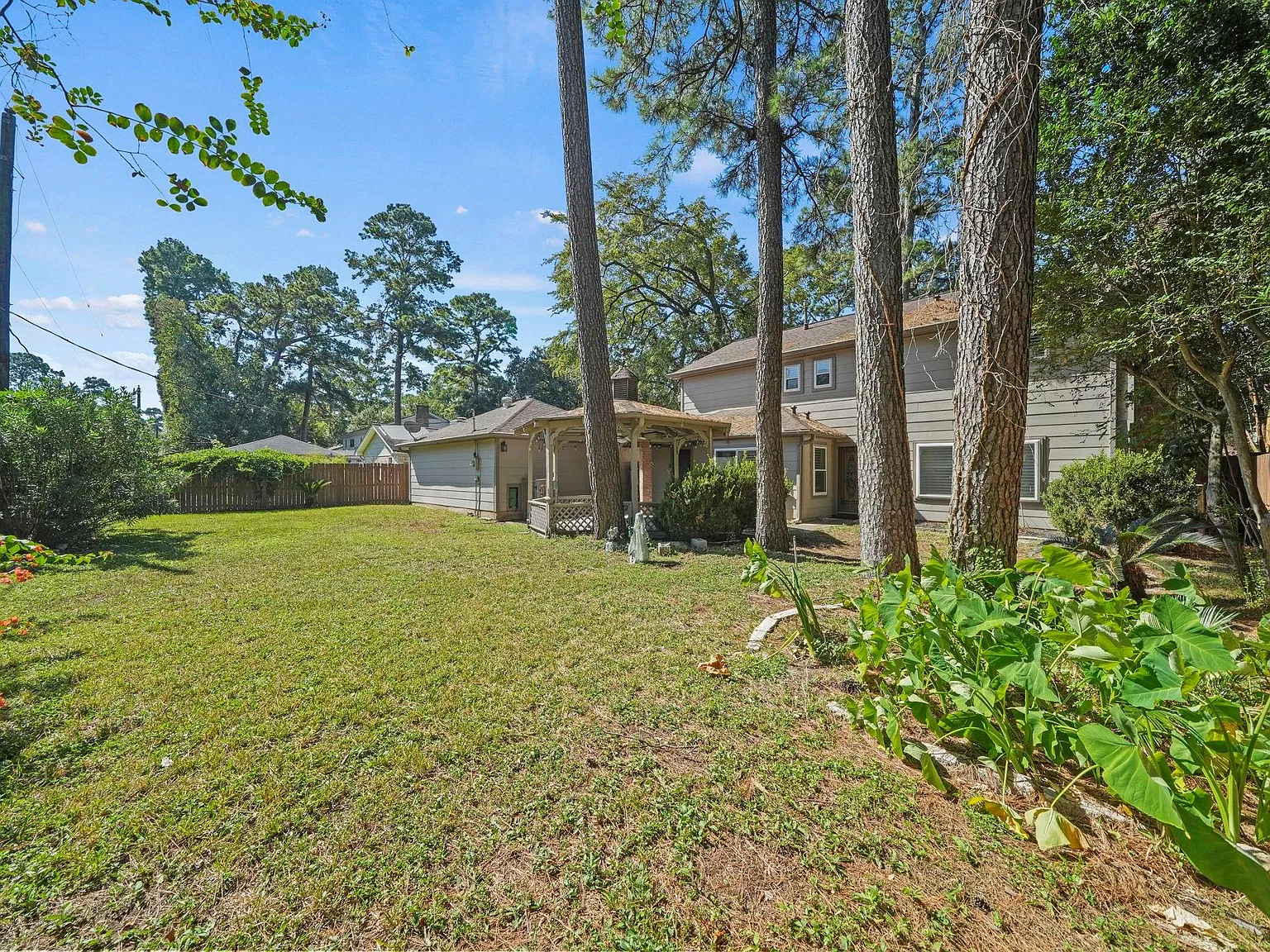 4 bed, 2.5 bath, 2528 sqft, $2,500 — Photo 2