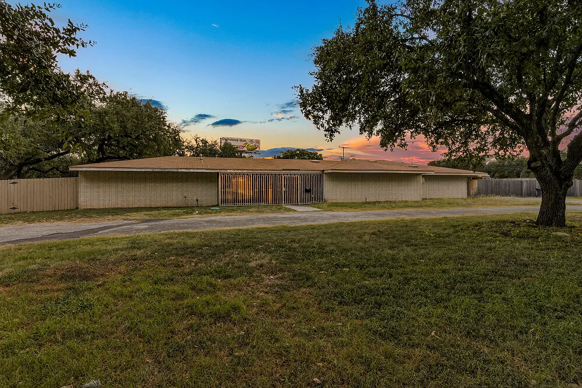 Building Photo - 8390 N Verde Dr #1