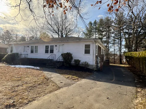 135 Rounds Ave #1, Riverside, RI 02915