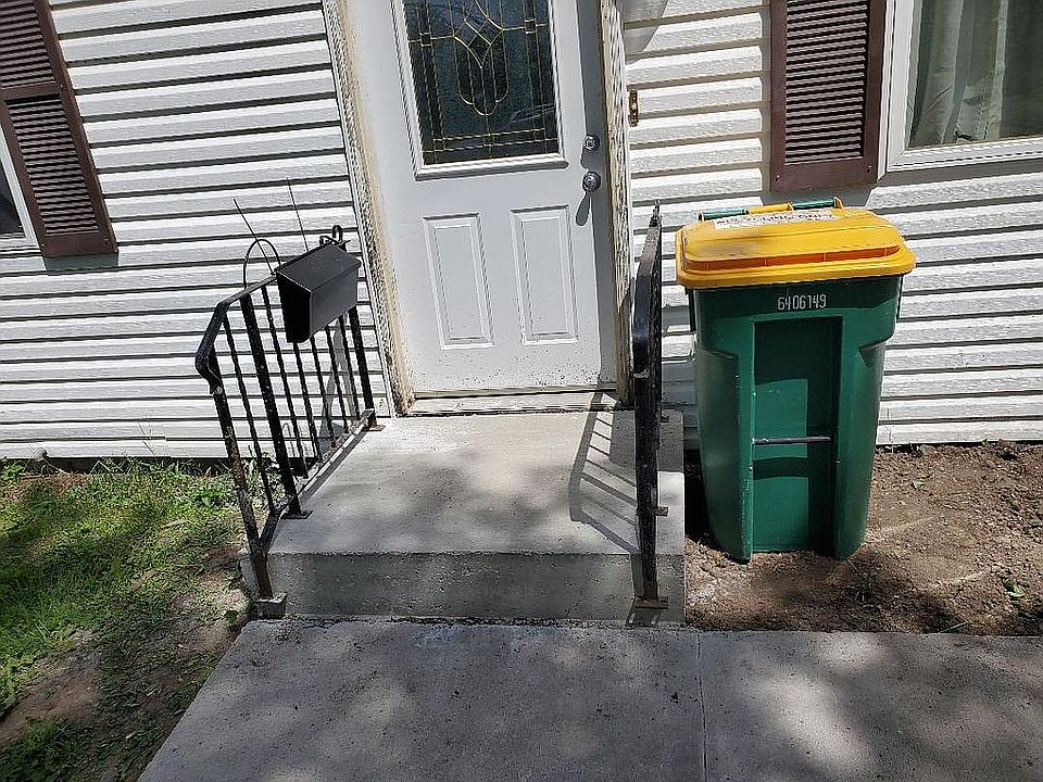 2nd image of 1005 S Lake St