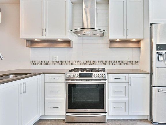 5th image of 4688 Hawk Ln #559