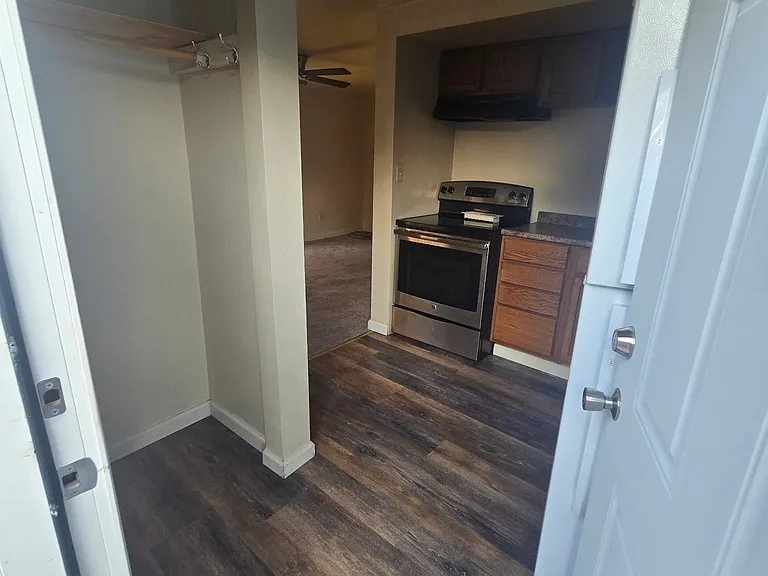 635 E Willow St #4 — Photo 5