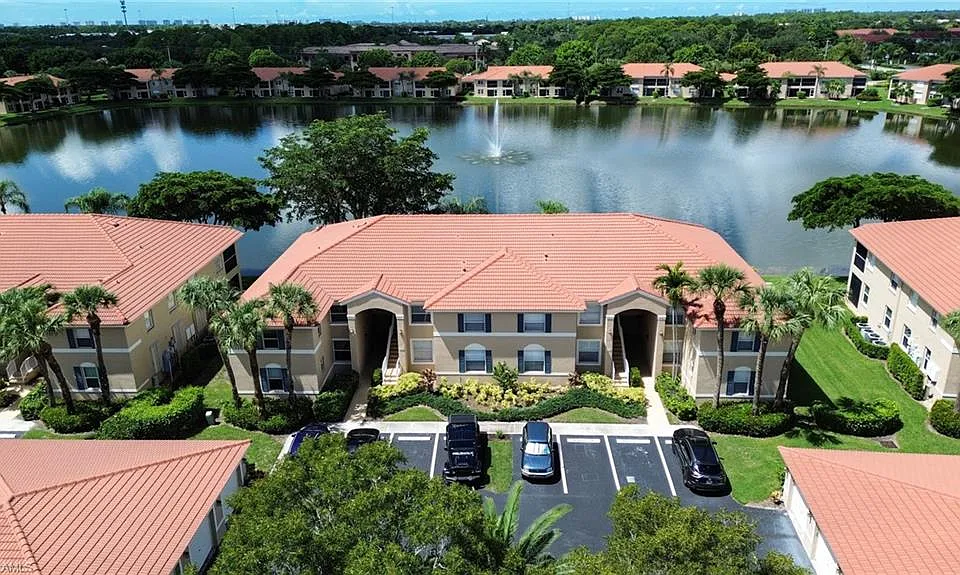 6368 Huntington Lakes Cir #102