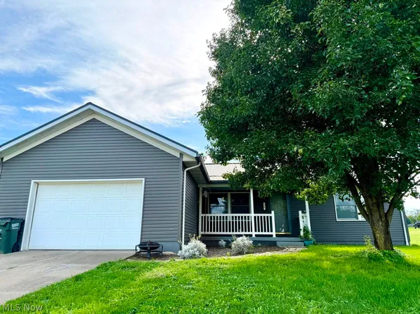 1950 Meredith Pl, Uhrichsville, OH 44683