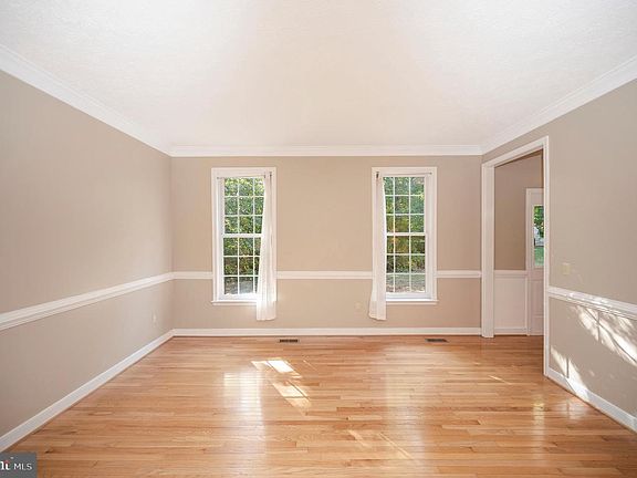 5th image of 7931 E Robert E Lee Ct