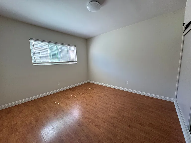 626 E Chevy Chase Dr #15 — Photo 6