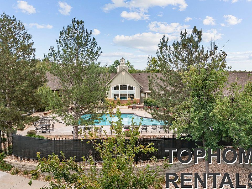 Recreation Center with gym, pool, hot tub