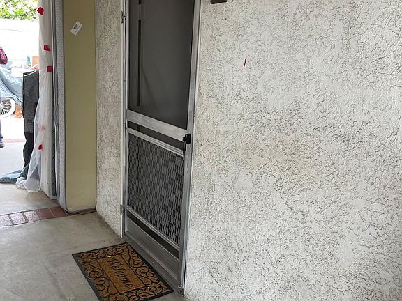 4th image of 571 S Rosalind Dr