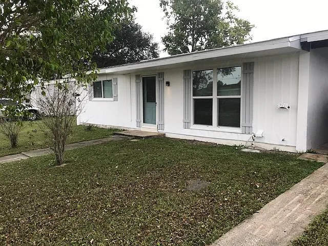 22111 Montrose Ave — Photo 11