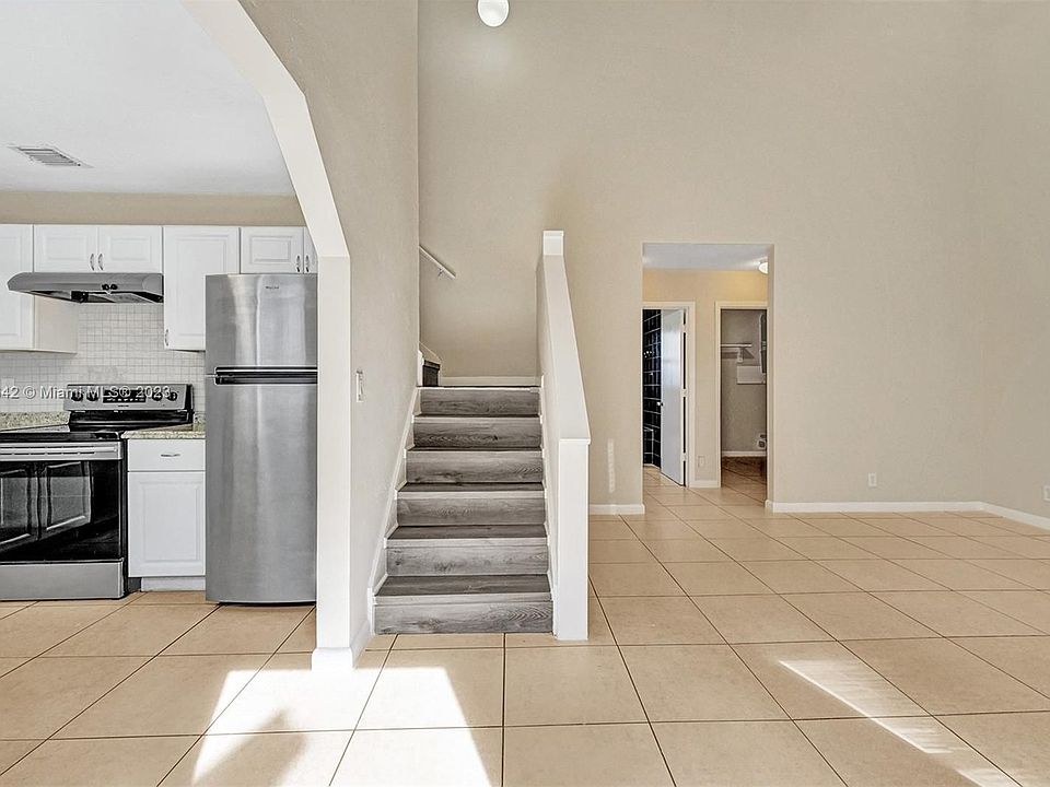 1st image of 2725 SW 15th Ave #0