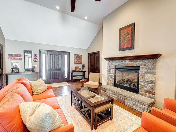3rd image of 2547 Aberdeen Ln