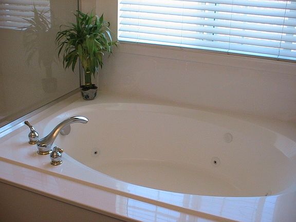 Jetted tub