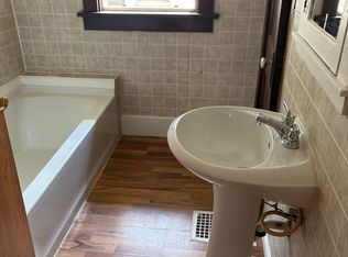 1409 N 9th St #B, Springfield, IL 62702