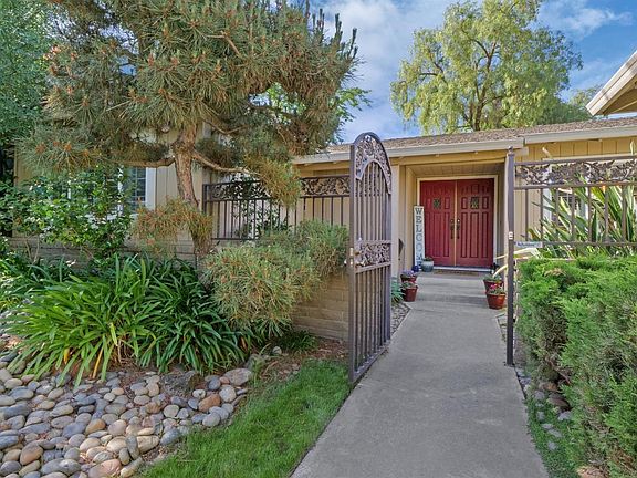 5th image of 2928 Admiral Dr