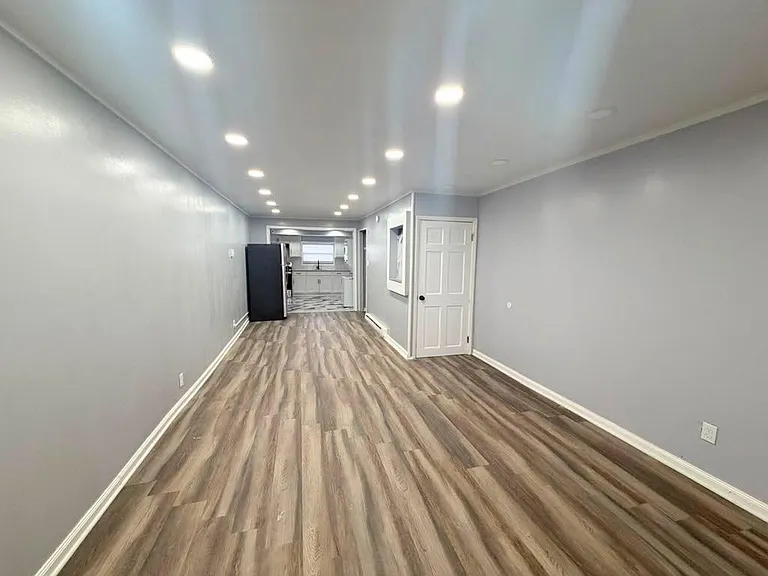 320 2nd Ave — Photo 3