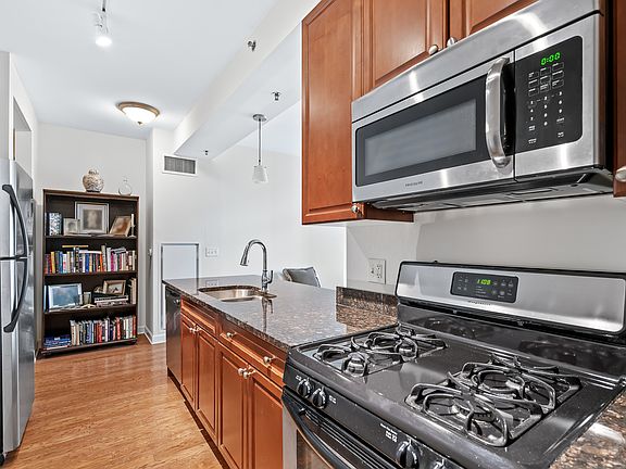 5th image of 1400 S Michigan Ave APT 403