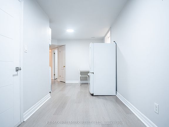 5th image of 116 Regina Ave #Basement