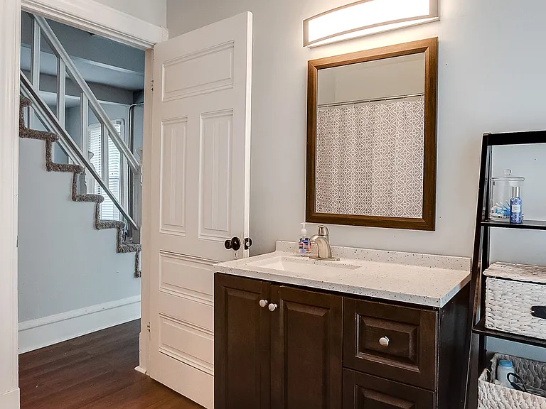 2420 Lyndale Ave S — Photo 13