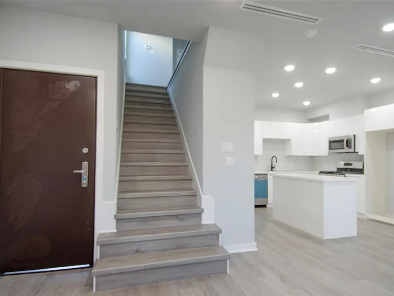 2832 Mansfield St — Photo 11