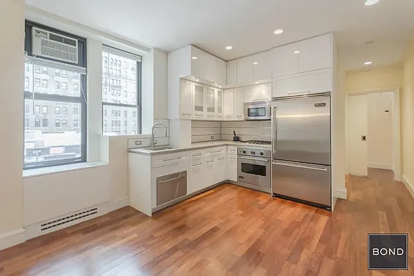 Sold by Bond New York | media 8