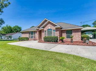 3212 Regal Oaks Dr, Pearland, TX 77581