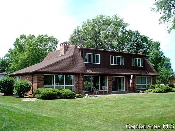 2nd image of 211 Illini Dr