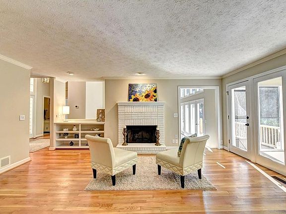 5th image of 2670 Camden Glen Ct