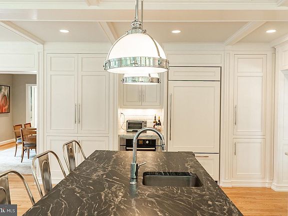 5th image of 3701 Blackthorn Ct