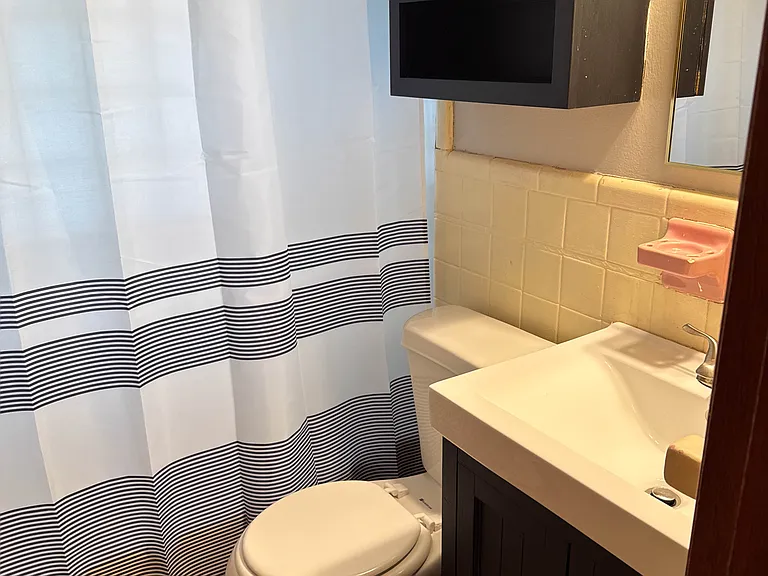 242 Royce Dr — Photo 10