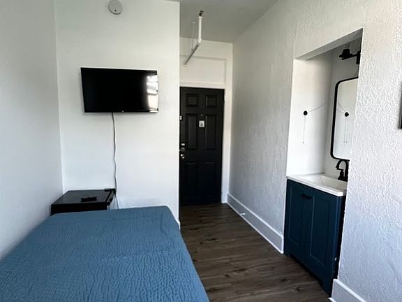 4th image of 424 2nd St N #10