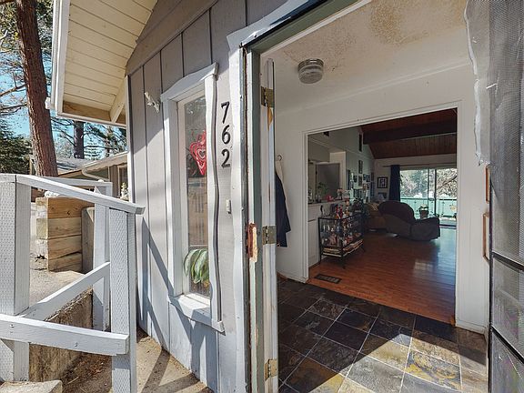 4th image of 762 Chateau Dr