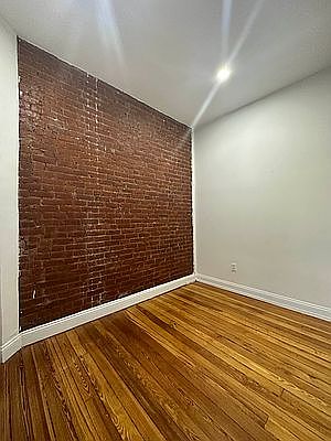 4th image of 24 Saint Marks Pl APT 9