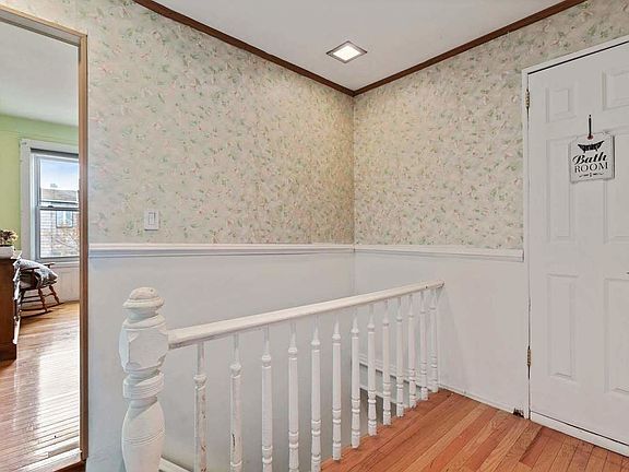 5th image of 726 Humboldt St