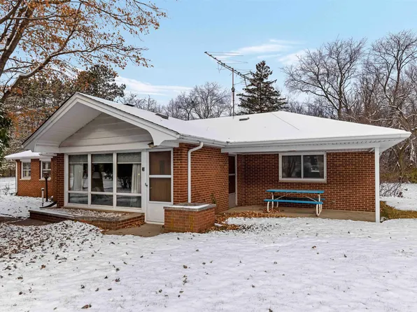 2157 Roscoe Rd, Rockton, IL 61072