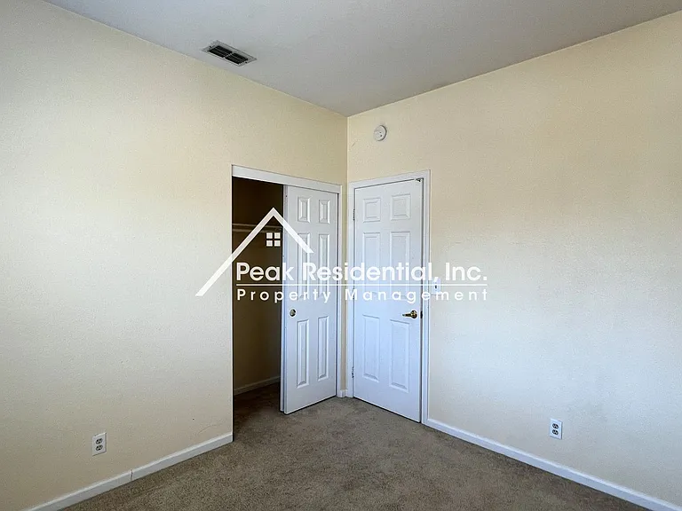 402 Harlow Ct — Photo 18