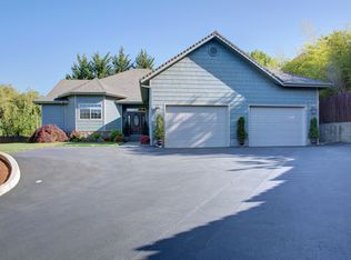1135 NW Morgan Ln, Grants Pass, OR 97526