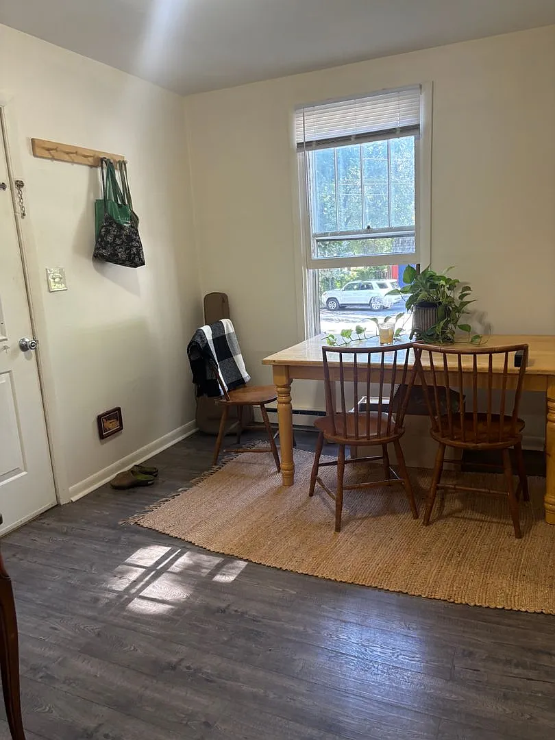 963 West Beverley Street — Photo 4