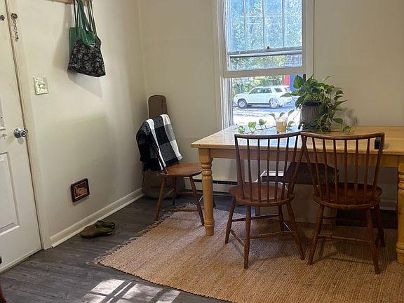 4th image of 963 W Beverley St #4