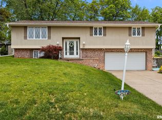 4517 W Hetherwood Dr, Peoria, IL 61615
