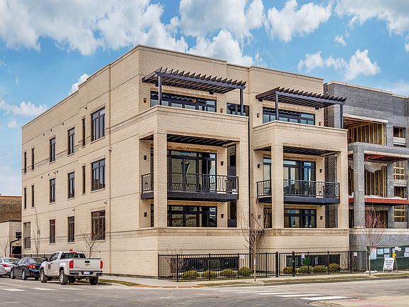 2nd image of 1350 W Walton St #3W