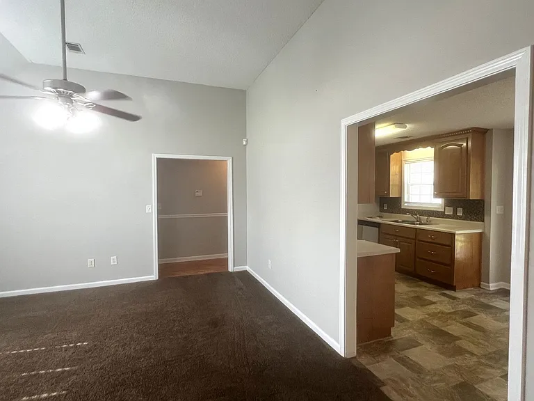103 Reese Dr — Photo 5