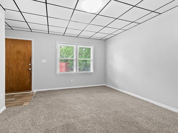 4th image of 210-23 Colonial Dr