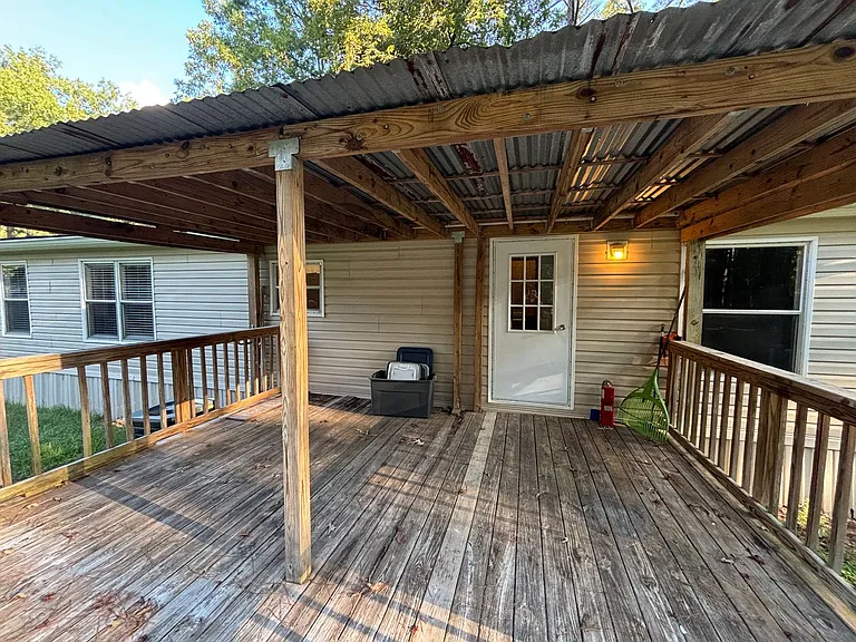 2009 Luke Ln — Photo 16