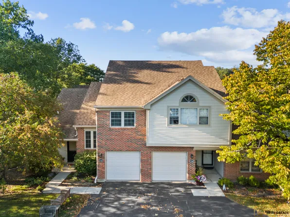 722 Sutton Cir, Wheeling, IL 60090