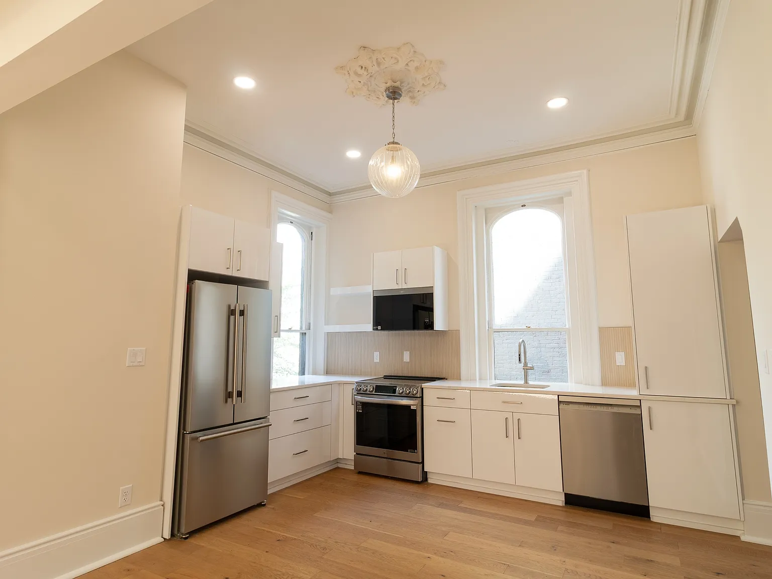 17 North Pearl Street - The Parlor — Photo 4